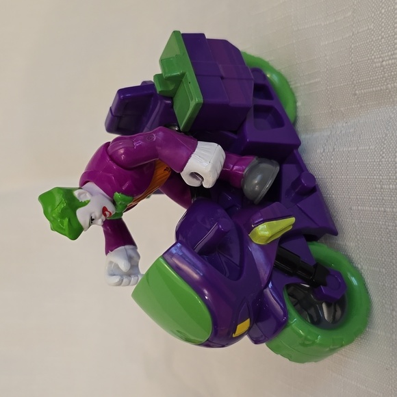 Imaginext Joker Motorcycle - Picture 2 of 7